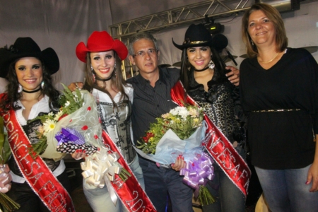 Rainhas e Princesas da VII FACIA eleitas em noite de glamour no ATC